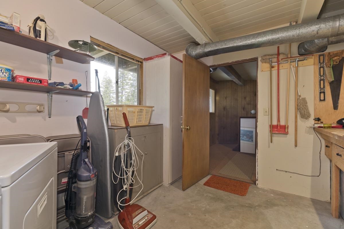2563 Old Mammoth Road Mammoth Lakes, CA 93546 - Photo 4 of 49 a view of a room with gym equipment