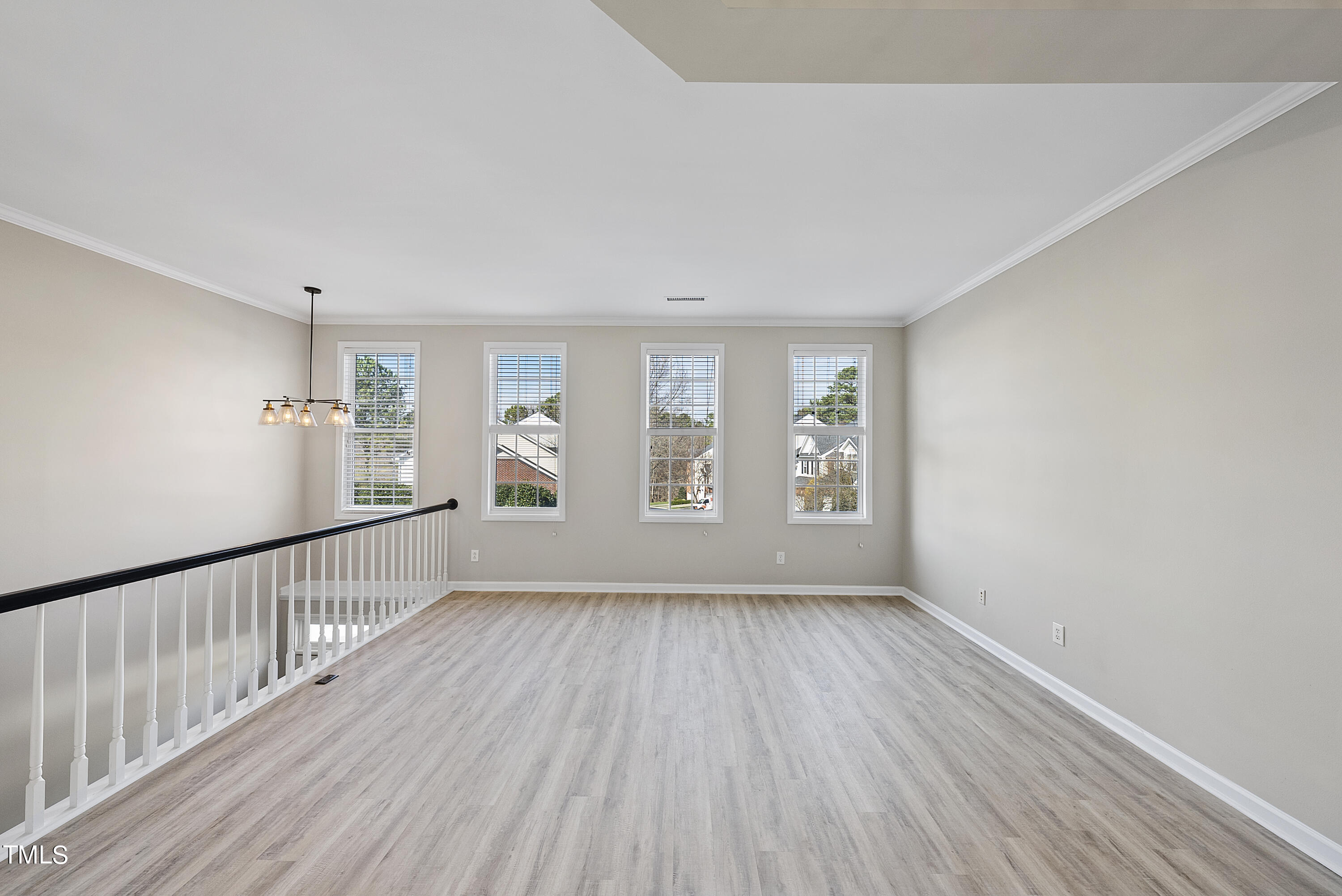 6926 Middleboro Drive Raleigh, NC 27612 - Photo 3 of 29 DSC05278
