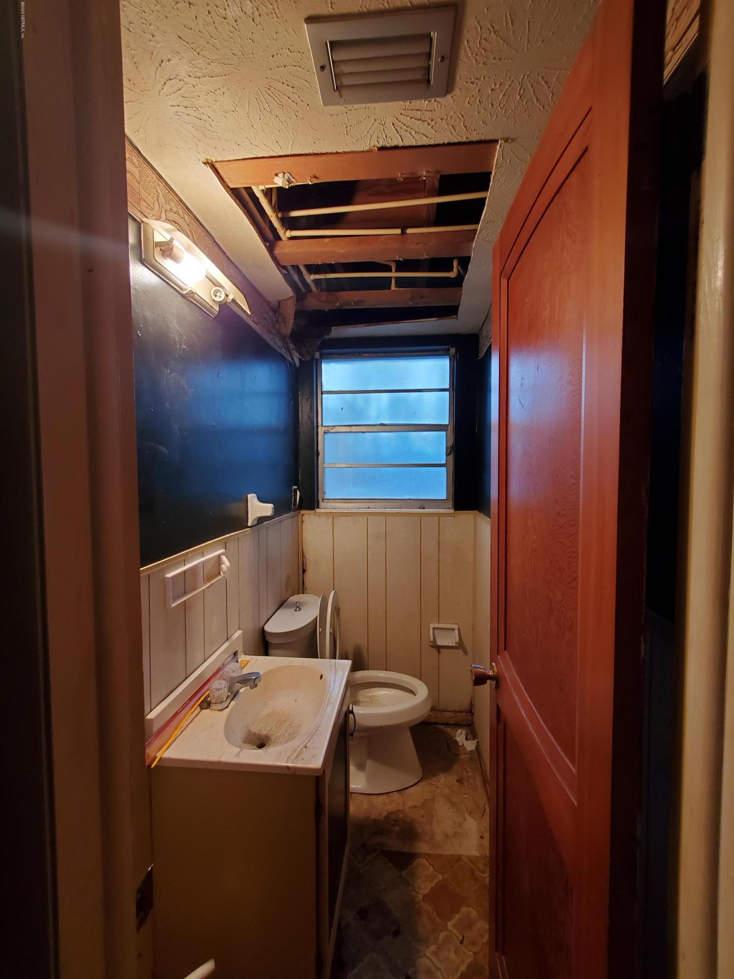 926 Bert Road Jacksonville, FL 32211 - Photo 7 of 7 a utility room with dryer and washer