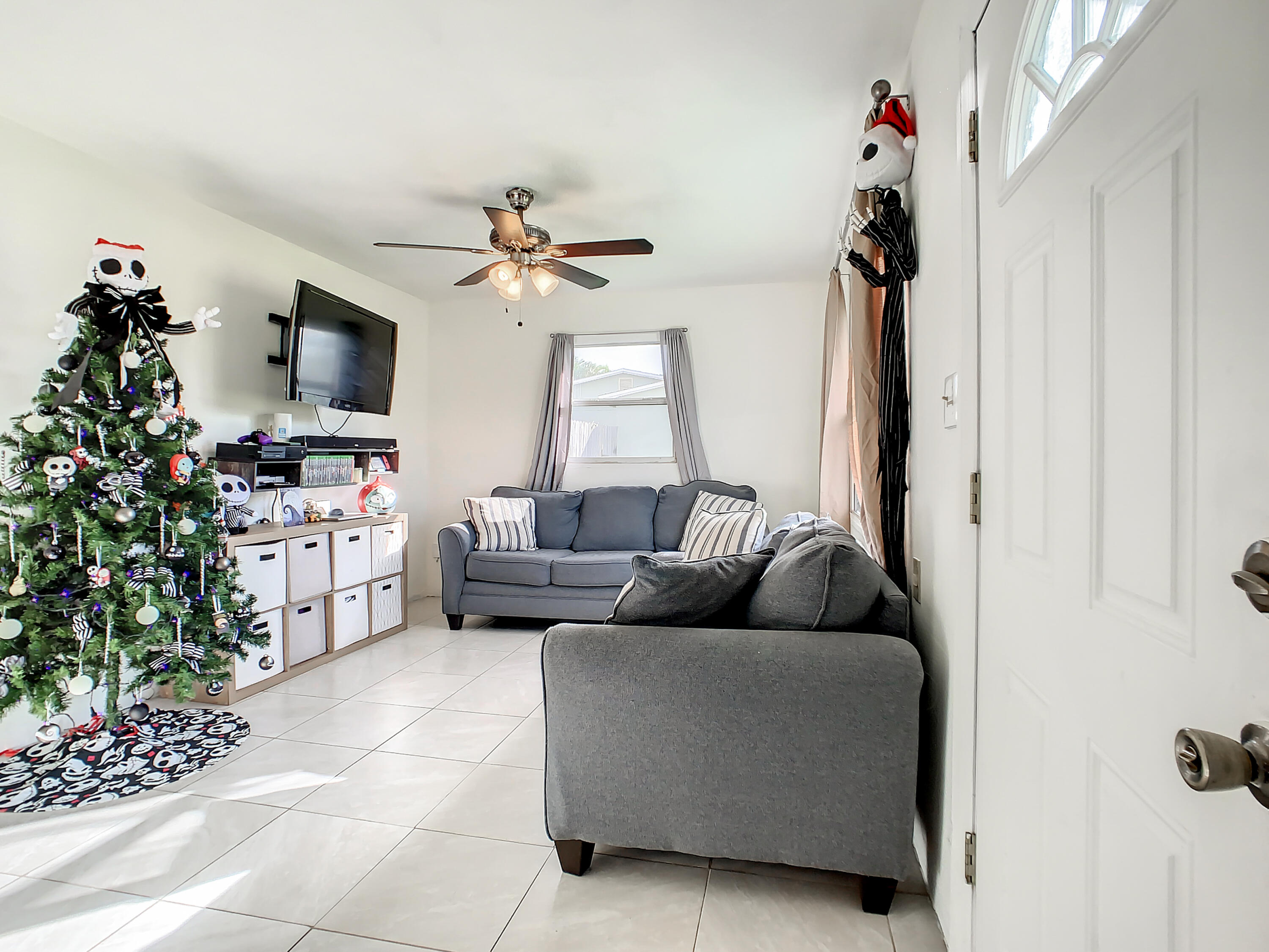 1956 Nottingham Road Melbourne, FL 32935 - Photo 3 of 32 a living room with furniture and a flat screen tv