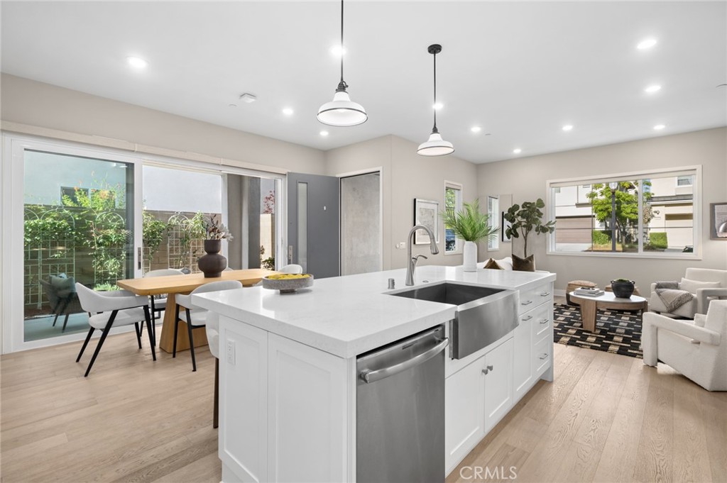 157 Crossover Irvine, CA 92618 - Photo 4 of 72