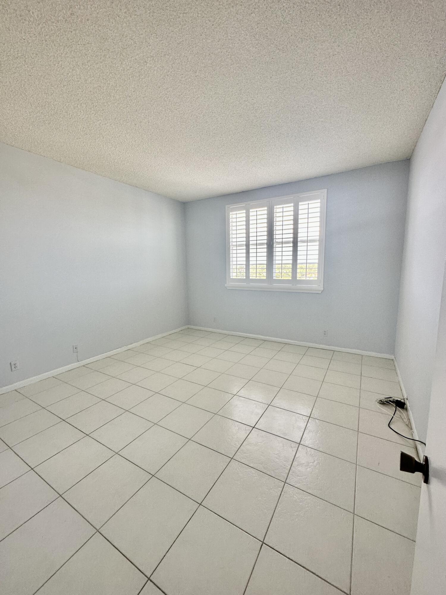 2851 South Ocean Boulevard, Unit 7S Boca Raton, FL 33432 - Photo 6 of 12 7S Primary Bedroom