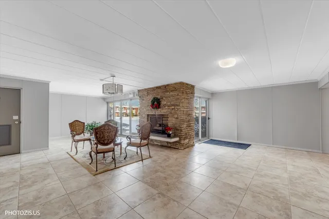 $165,000 | 100 Deborah Lane, Unit 16A, Wheeling, IL 60090