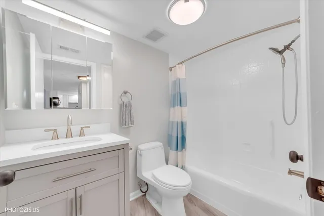 $165,000 | 100 Deborah Lane, Unit 16A, Wheeling, IL 60090