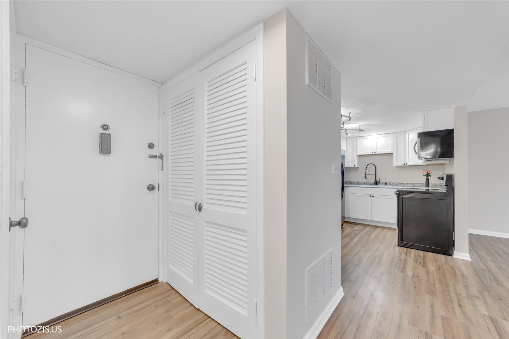 100 Deborah Lane, Unit 16A Wheeling, IL 60090 - Photo 10 of 15