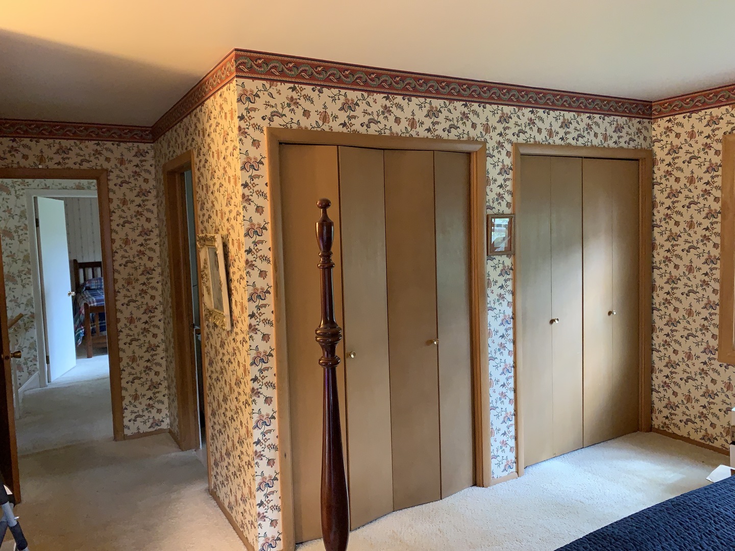 2785 Shannon Road Northbrook, IL 60062 - Photo 11 of 21 a view of a hallway with wooden floor and closet