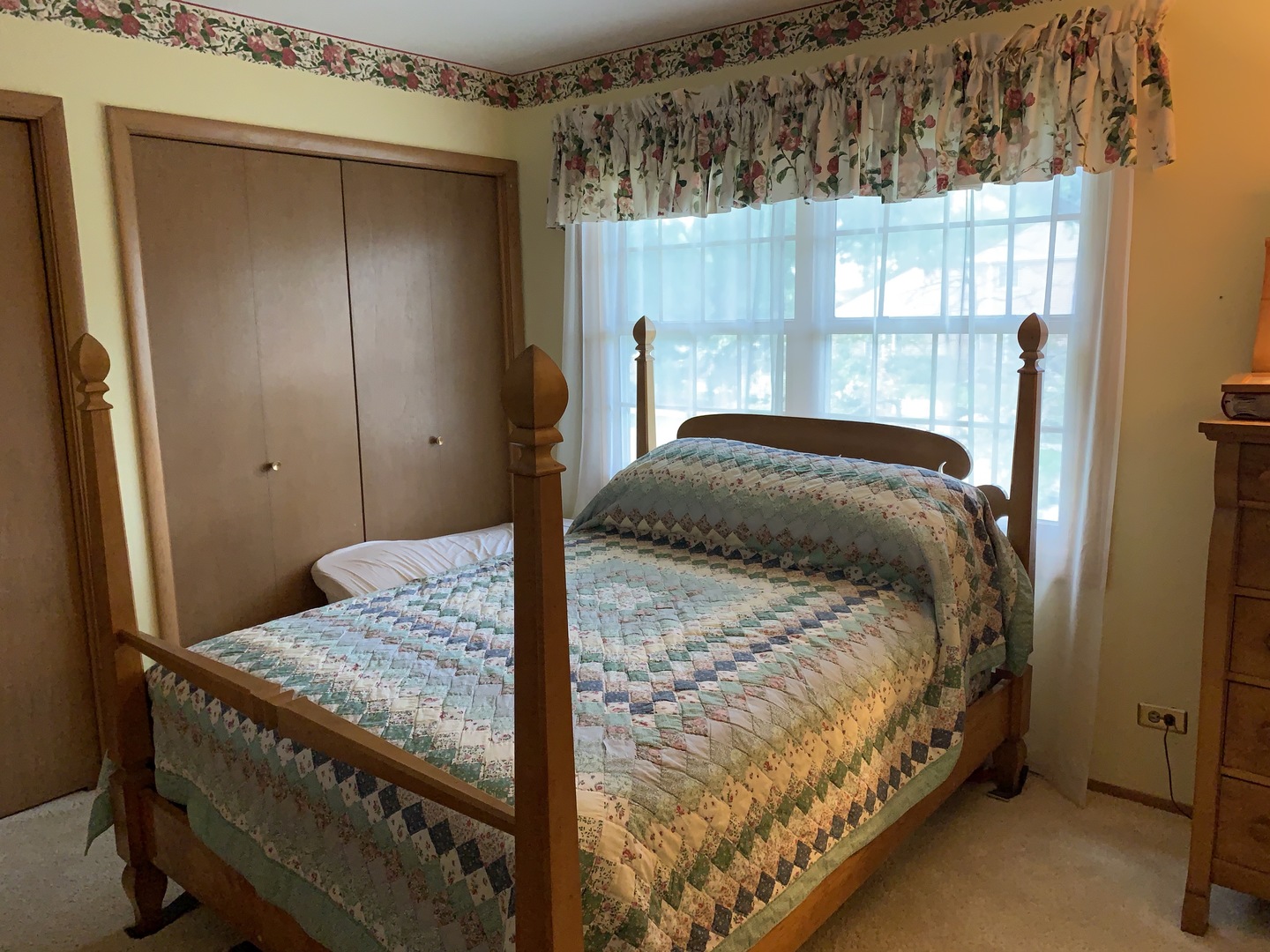 2785 Shannon Road Northbrook, IL 60062 - Photo 17 of 21 a bedroom with a bed and a window