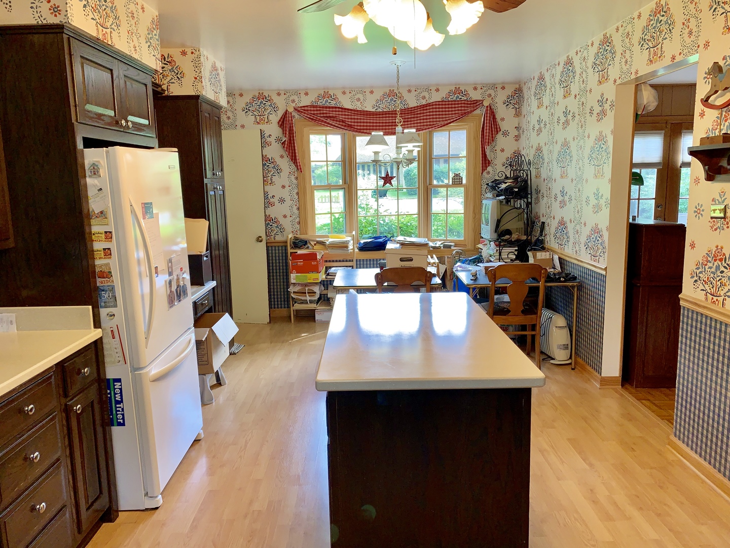 2785 Shannon Road Northbrook, IL 60062 - Photo 7 of 21 a view of a living room and dining room