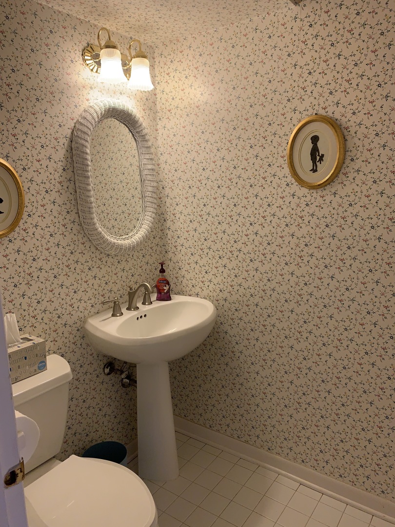 2785 Shannon Road Northbrook, IL 60062 - Photo 9 of 21 a bathroom with a toilet sink and mirror