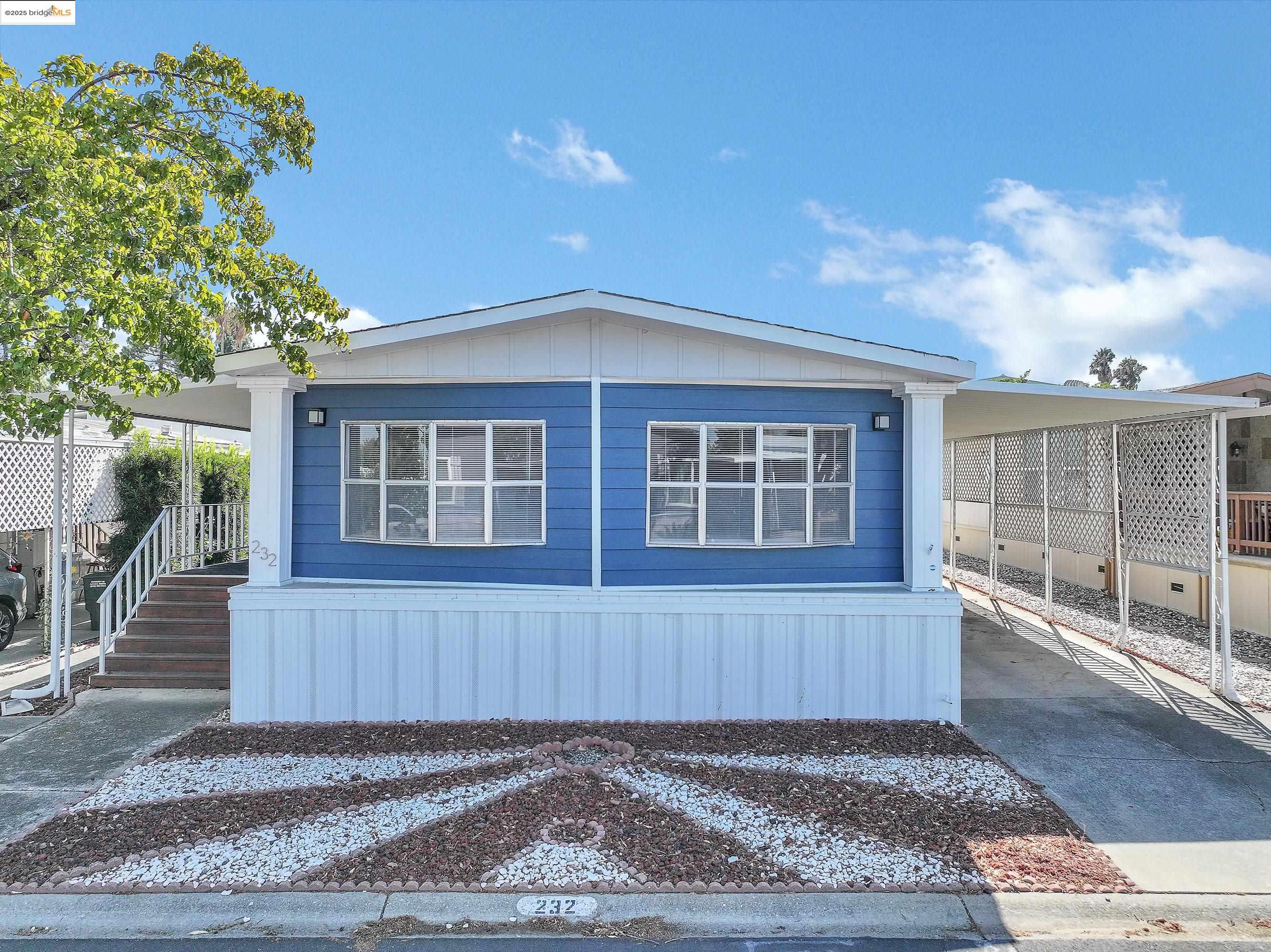 a view of house with a outdoor space
