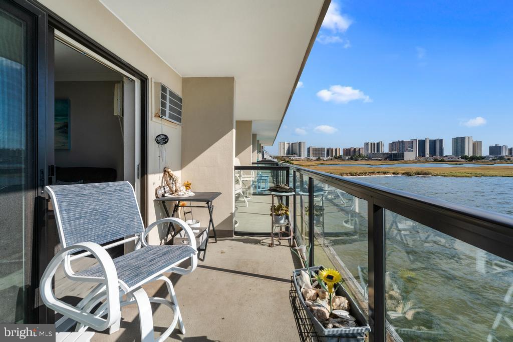 169 Jamestown Road, Unit 20601 Ocean City, MD 21842 - Photo 5 of 35 a balcony with furniture and view of kitchen