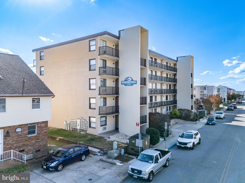 169 Jamestown Road, Unit 20601 Ocean City, MD 21842 - Photo 6 of 35 a car parked in front of a building