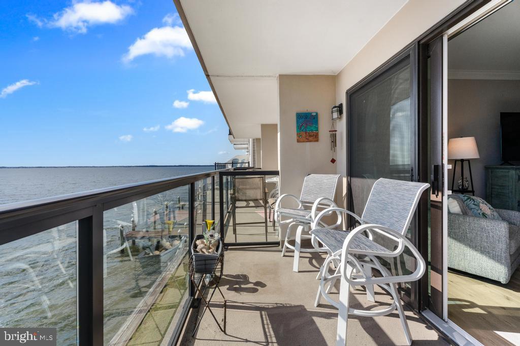 169 Jamestown Road, Unit 20601 Ocean City, MD 21842 - Photo 7 of 35 a view of a livingroom with furniture