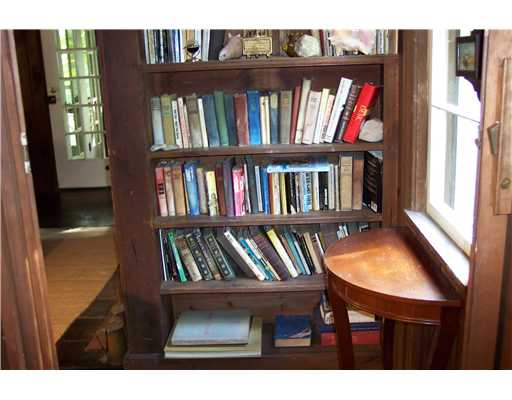 33 Verdi Road Westerly, RI 02891 - Photo 6 of 12 Living Room. Reading Nook