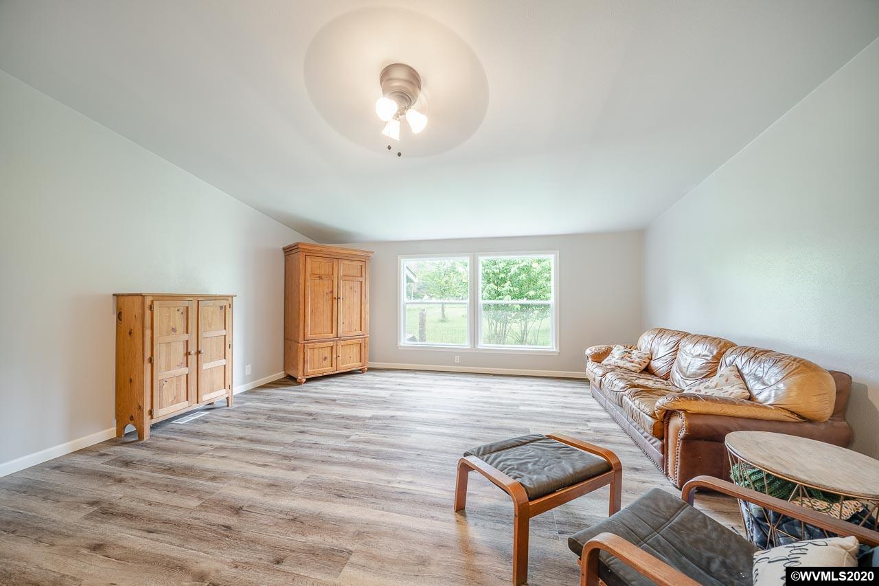 45915 River Loop Lyons, OR 97358 - Photo 13 of 41 Gallery Image 13