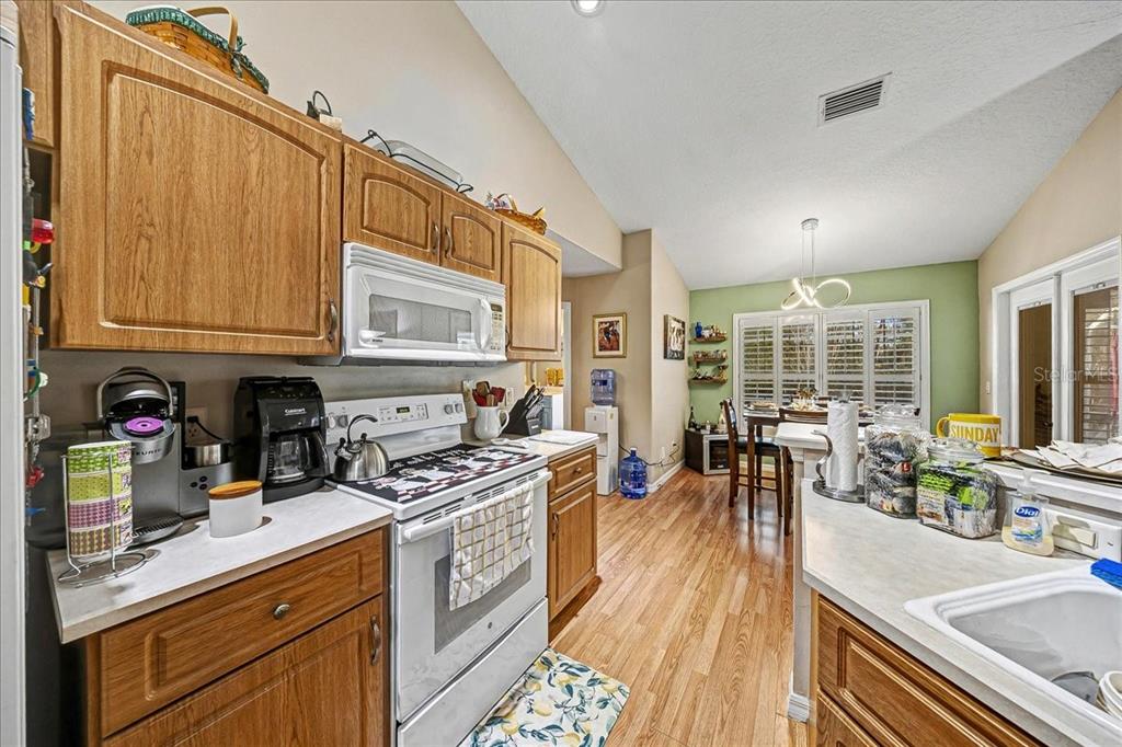 6607 Southeast 11th Loop Ocala, FL 34472 - Photo 11 of 48