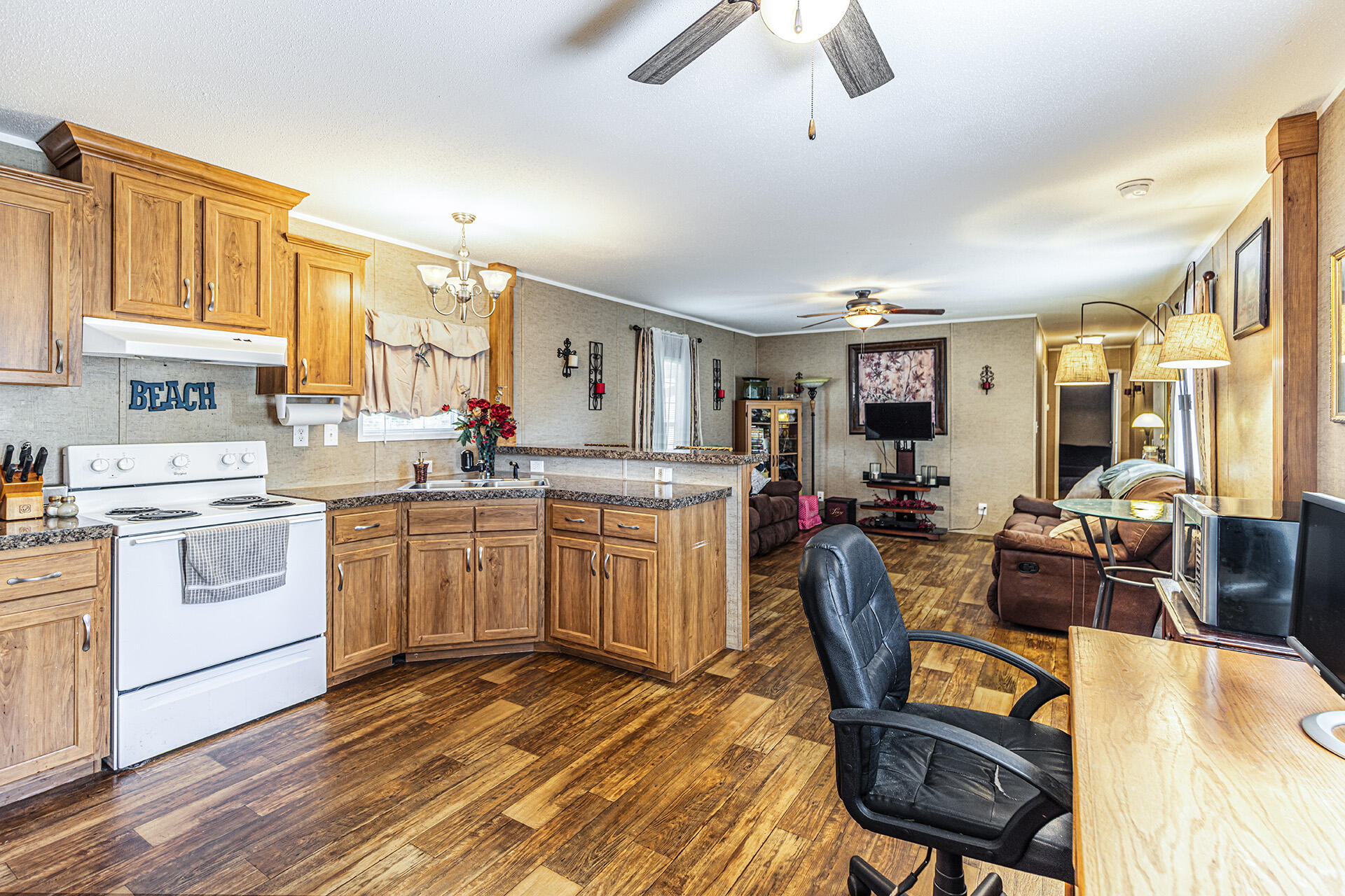 2023 Shannon Road Navarre, FL 32566 - Photo 7 of 26 Kitchen/Living