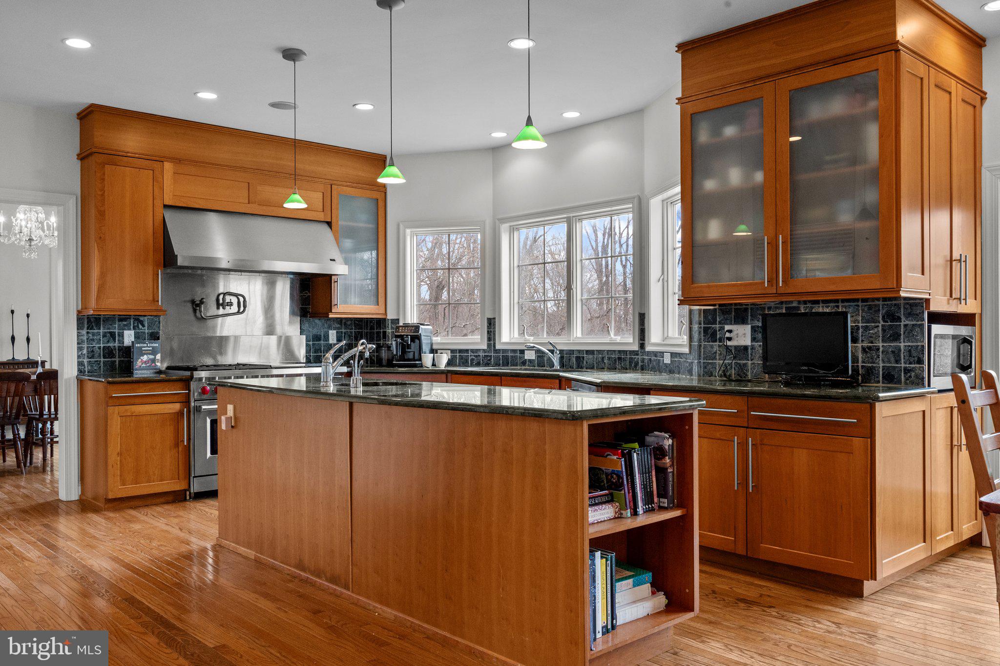 565 Linton Hill Road Newtown, PA 18940 - Photo 14 of 46 Custom Island