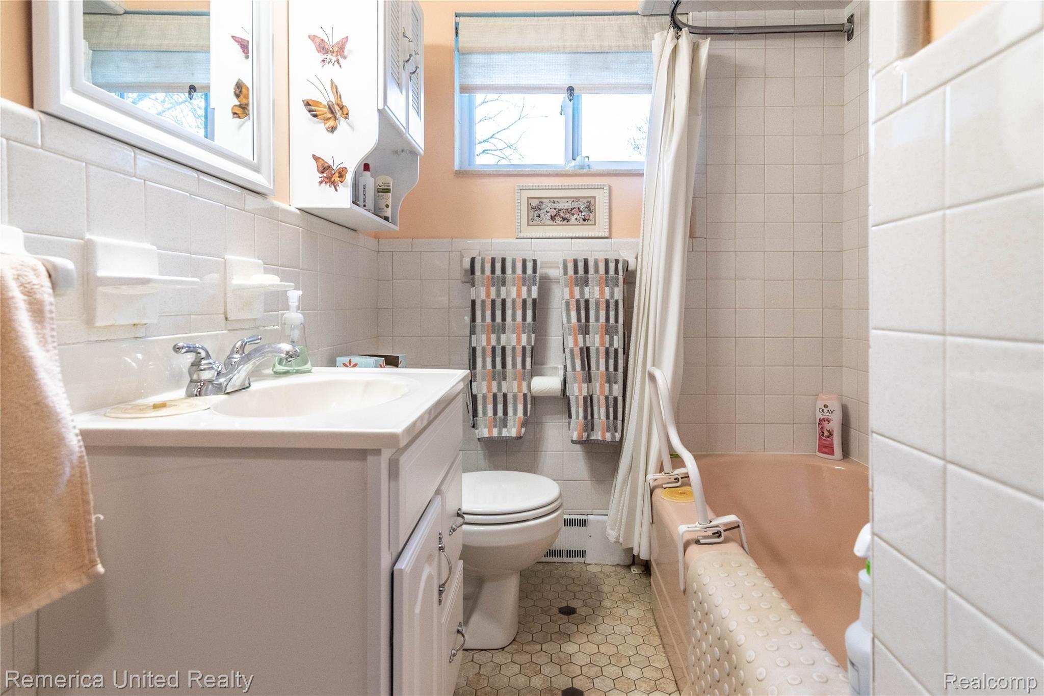 44135 West 11 Mile Road Novi, MI 48375 - Photo 10 of 12 Bathroom.jpg