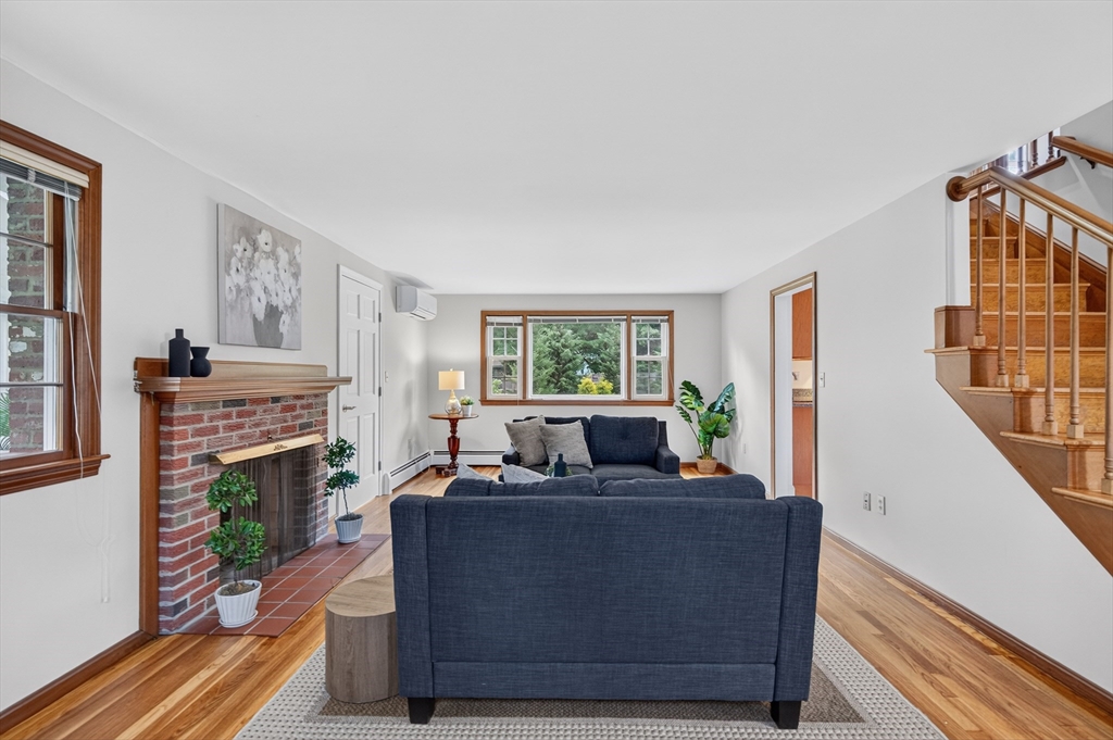 10 Hemlock Road Andover, MA 01810 - Photo 5 of 41