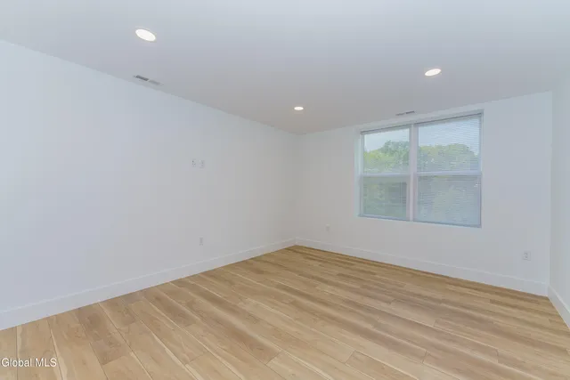 $1,695 | 9 Laura Drive, Unit 105, Cohoes, NY 12047