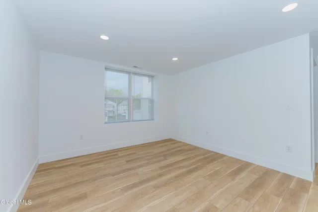 $1,695 | 9 Laura Drive, Unit 105, Cohoes, NY 12047