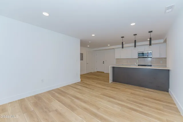 $1,695 | 9 Laura Drive, Unit 105, Cohoes, NY 12047