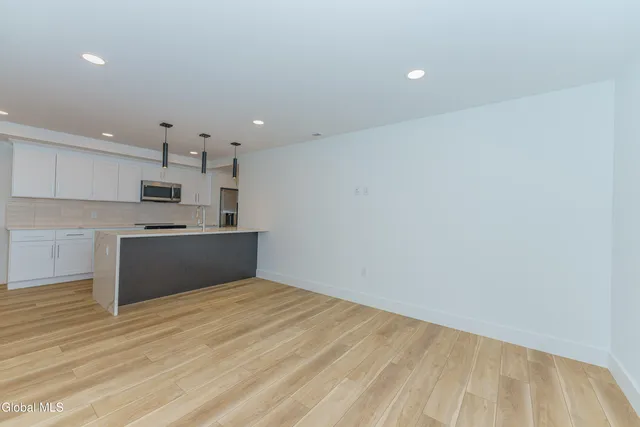 $1,695 | 9 Laura Drive, Unit 105, Cohoes, NY 12047