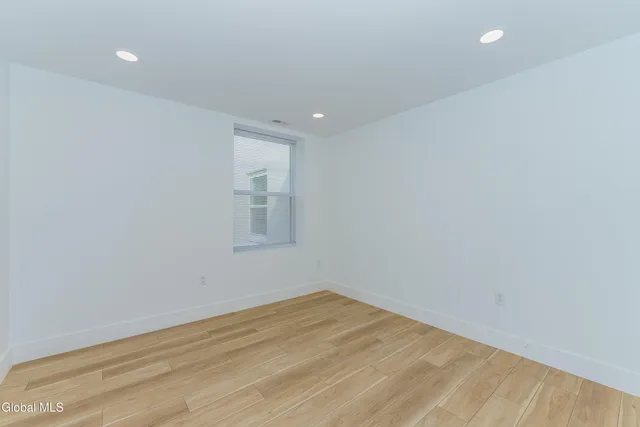 $1,695 | 9 Laura Drive, Unit 105, Cohoes, NY 12047