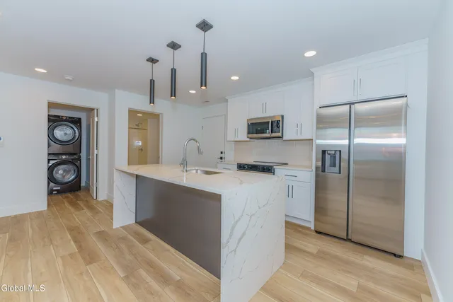 $1,695 | 9 Laura Drive, Unit 105, Cohoes, NY 12047