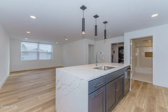 $1,695 | 9 Laura Drive, Unit 105, Cohoes, NY 12047