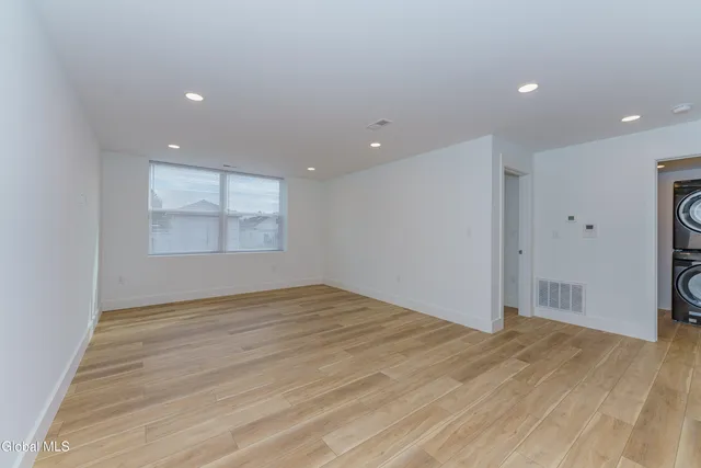 $1,695 | 9 Laura Drive, Unit 105, Cohoes, NY 12047