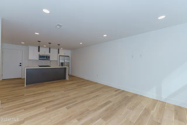 $1,695 | 9 Laura Drive, Unit 105, Cohoes, NY 12047