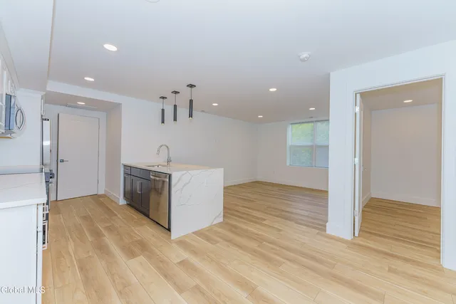 $1,695 | 9 Laura Drive, Unit 105, Cohoes, NY 12047