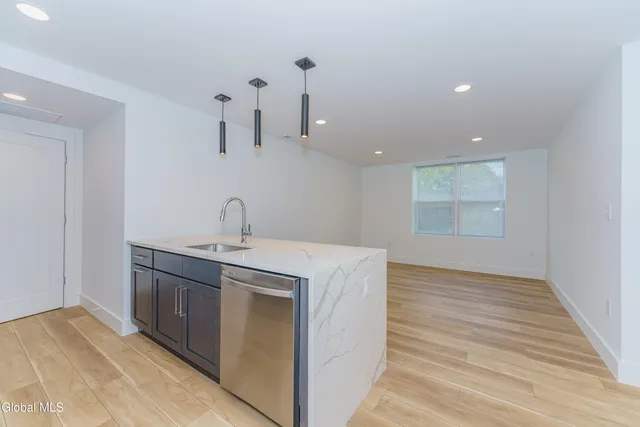 $1,695 | 9 Laura Drive, Unit 105, Cohoes, NY 12047