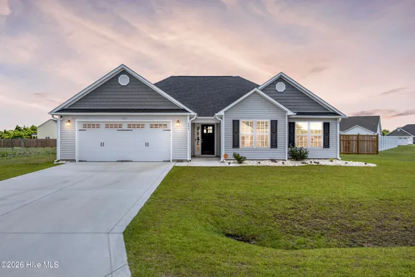 $315,000 | 806 Calebs Crk Court, Maysville, NC 28555