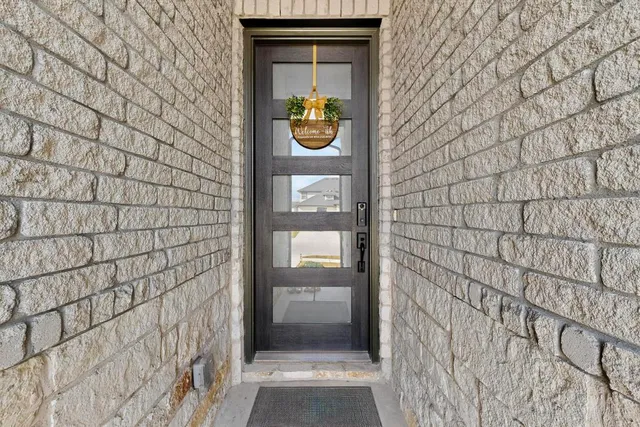 $2,400 | 11900 Dillon Falls Drive, Austin, TX 78747