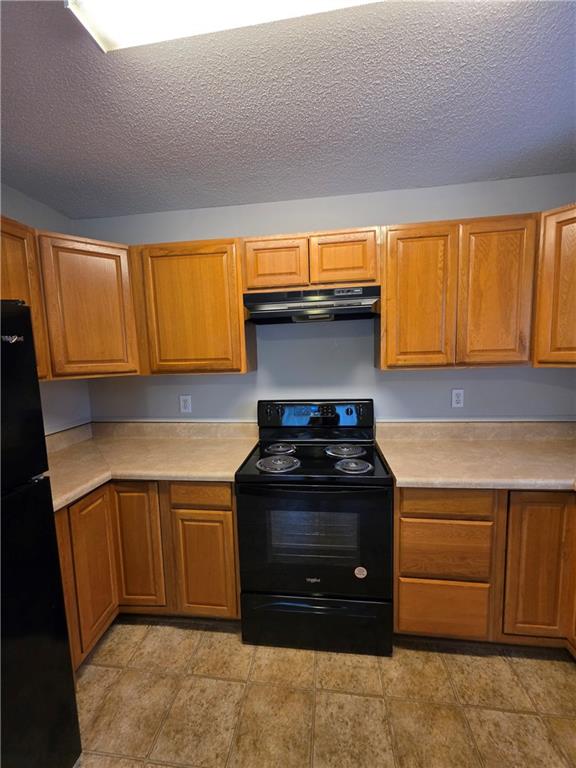 2325 Shady Grove Road, Unit A Carrollton, GA 30116 - Photo 17 of 42 a kitchen with a stove and a cabinet