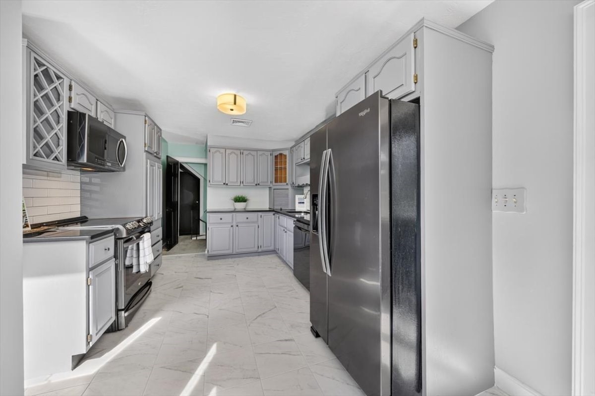13 Daley Road Hingham, MA 02043 - Photo 6 of 35 Gallery Image 6