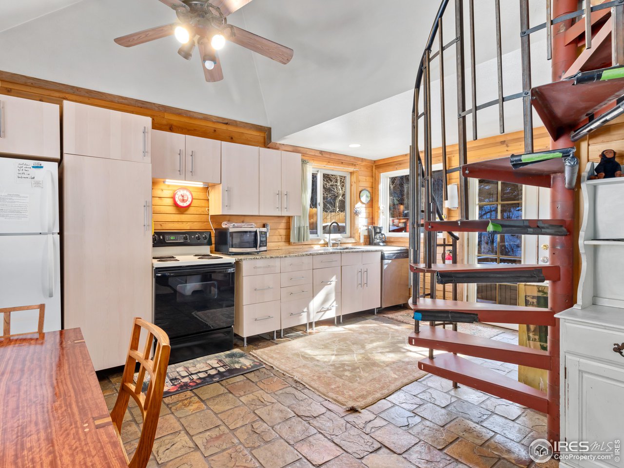 2817 Riverside Drive Lyons, CO 80540 - Photo 3 of 27 kitchen/dining area