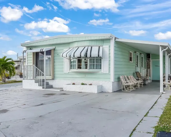 a view of house with outdoor seating space