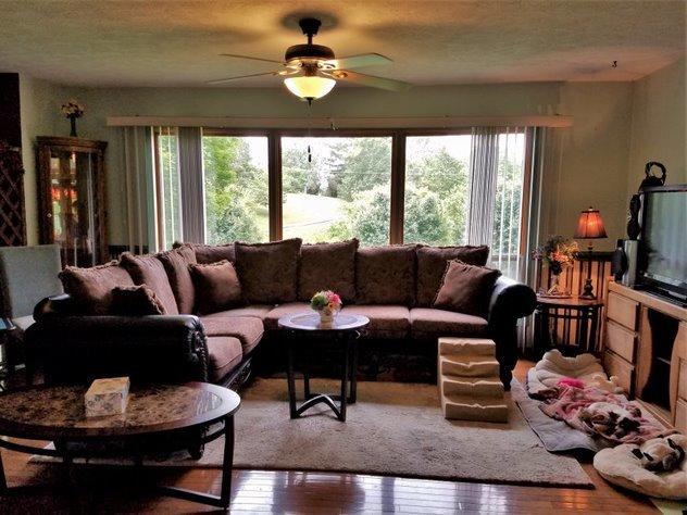 139 Fulton Road Harrogate, TN 37752 - Photo 18 of 38 7. Up living room 1