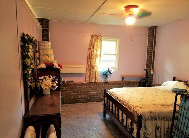 139 Fulton Road Harrogate, TN 37752 - Photo 33 of 38 14. Down guest bedroom