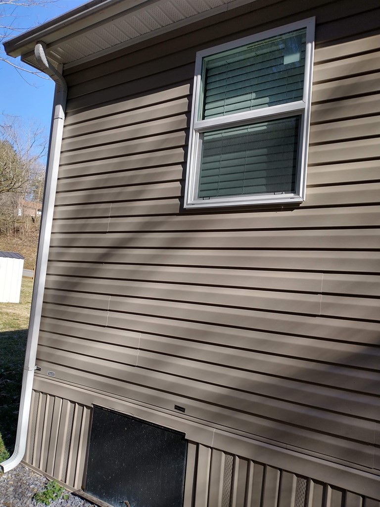 2438 Ridge Road Pigeon Forge, TN 37863 - Photo 29 of 37 a view of a balcony