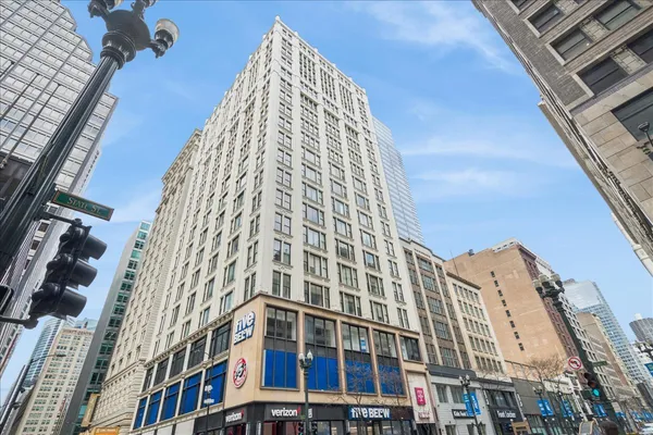 $319,900 | 8 West Monroe Street, Unit 807, Chicago, IL 60603