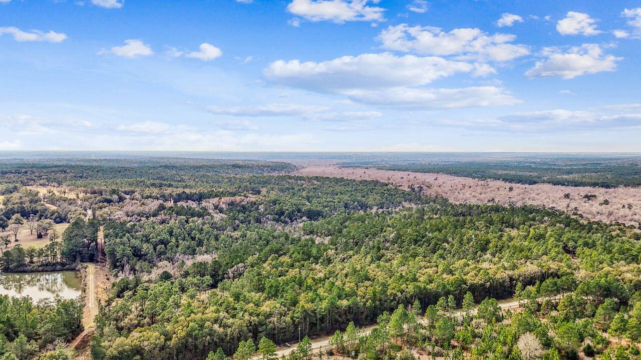 6256 Evan Circle Crestview, FL 32536 - Photo 46 of 46 a view of a lake with a city
