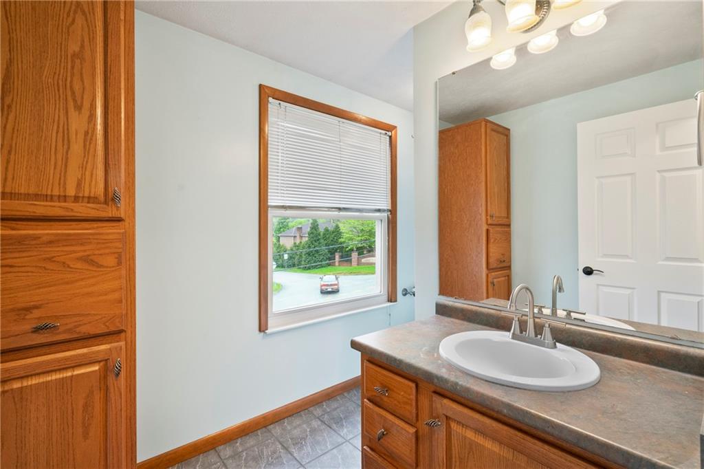 8961 Barnes Lake Road Irwin, PA 15642 - Photo 25 of 37 2nd floor full bath