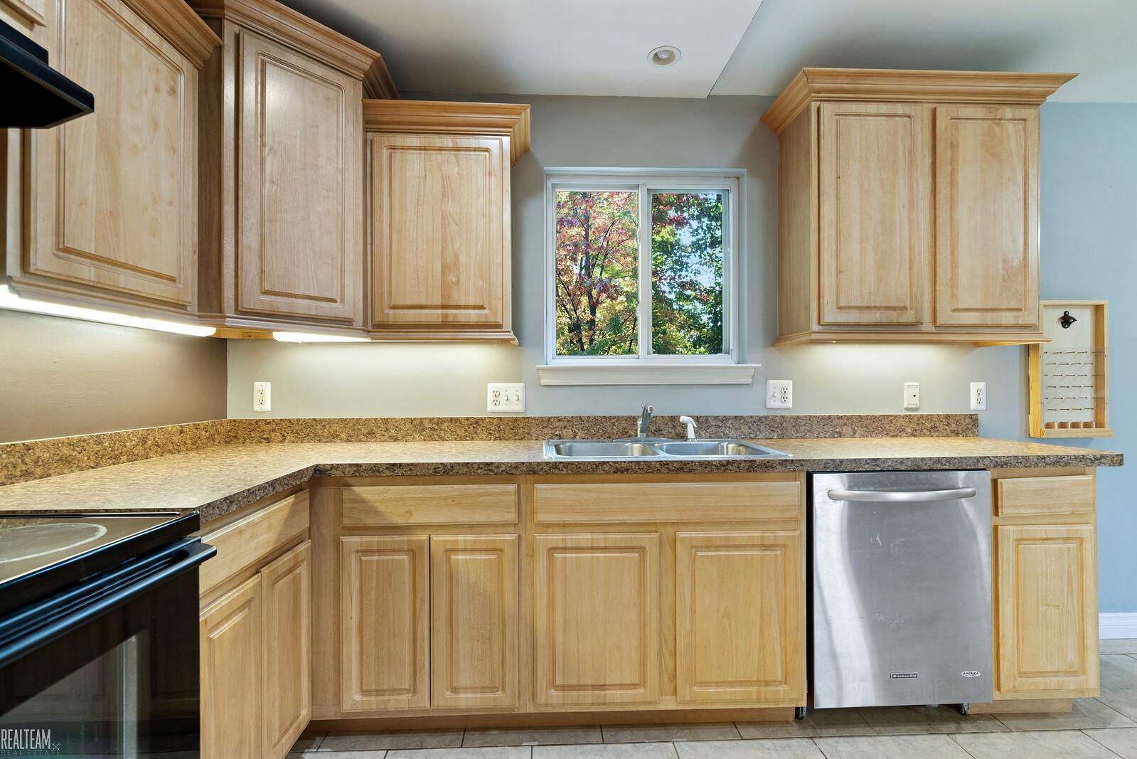 48020 Fuller Road New Baltimore, MI 48051 - Photo 12 of 29 50125647-11.JPG