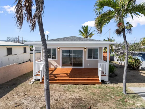 a view of a house with a backyard