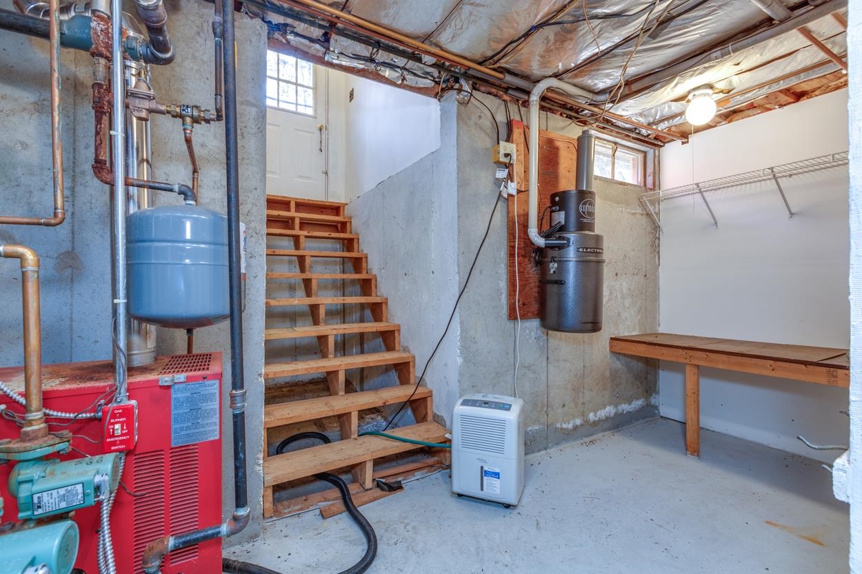169 Weston Road Manchester, NH 03103 - Photo 23 of 40